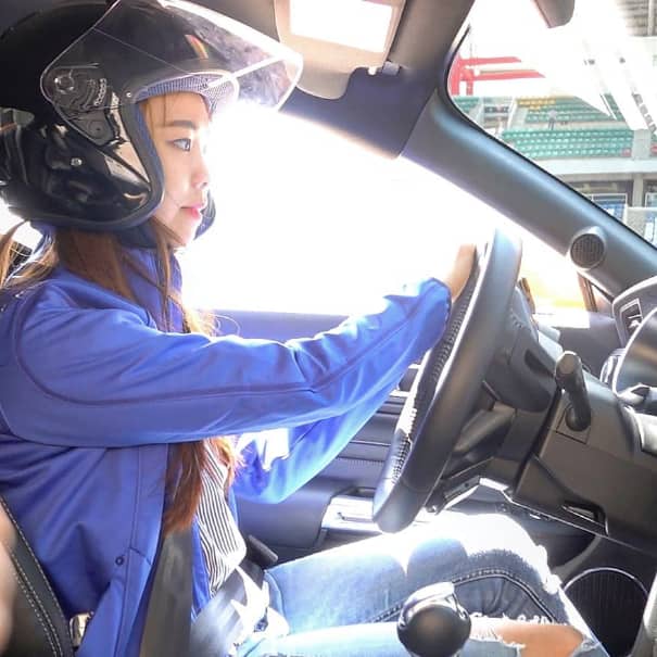 Eunji Ryu Prepares for Mustang Circuit Driving Eunji Ryu Prepares for Mustang Circuit Driving